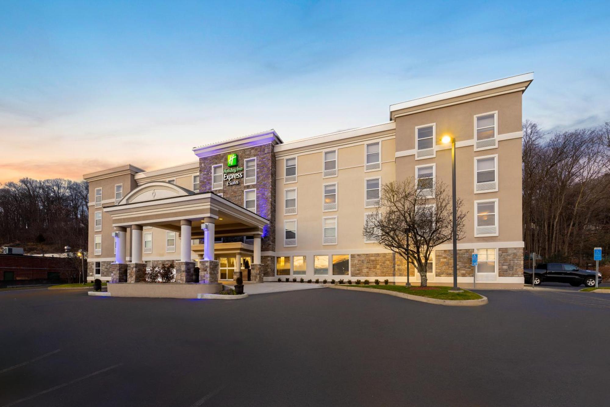 Holiday Inn Express Danbury I-84, An Ihg Hotel Екстер'єр фото